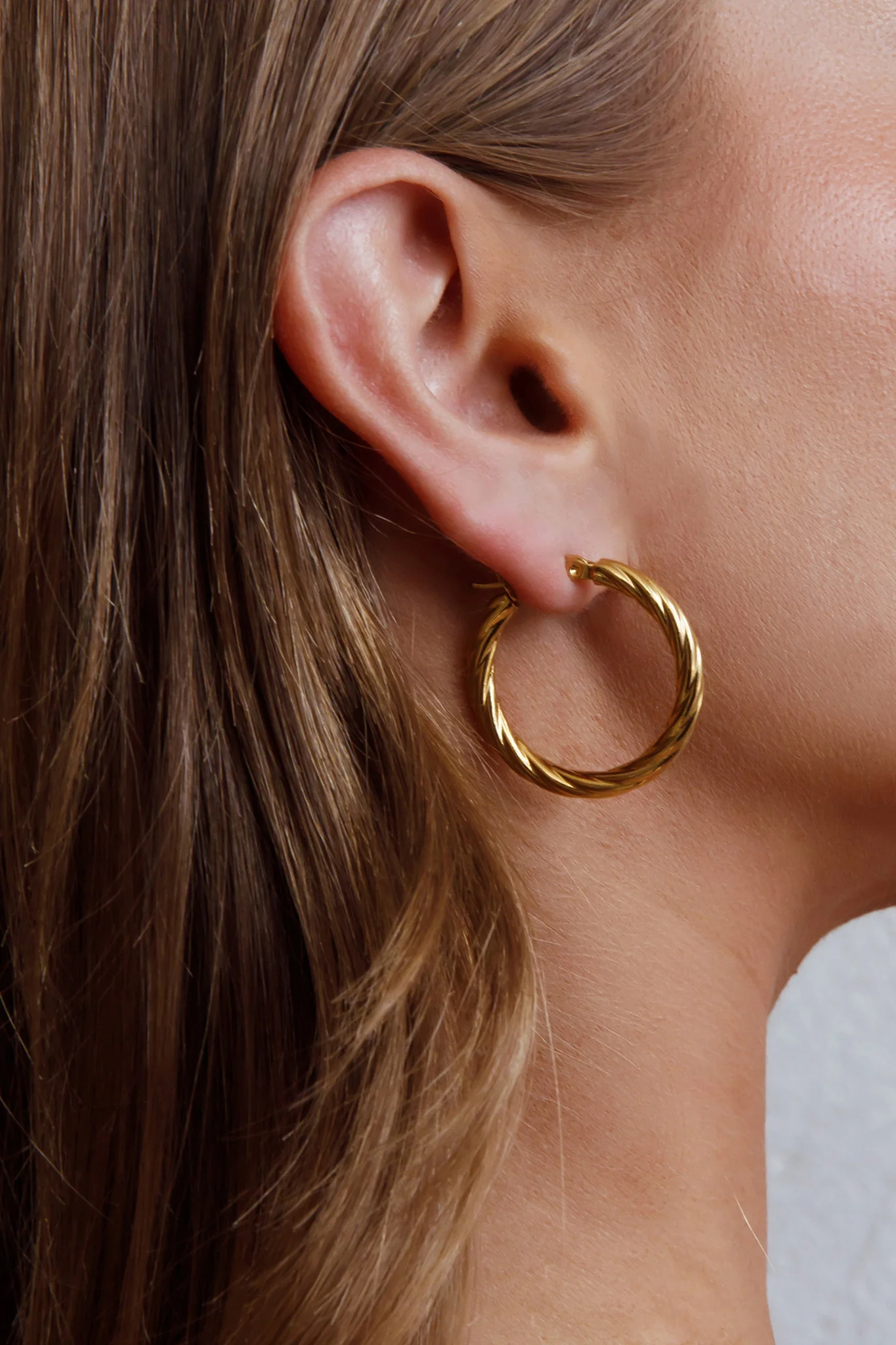 Merrill Hoop Earrings Gold - Image 6