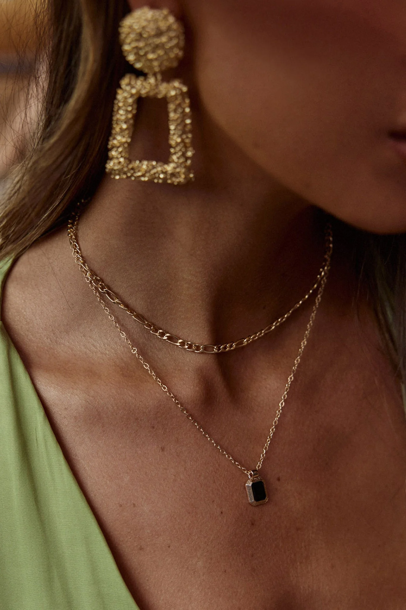 Mia Pendant Necklace Set Gold - Image 3