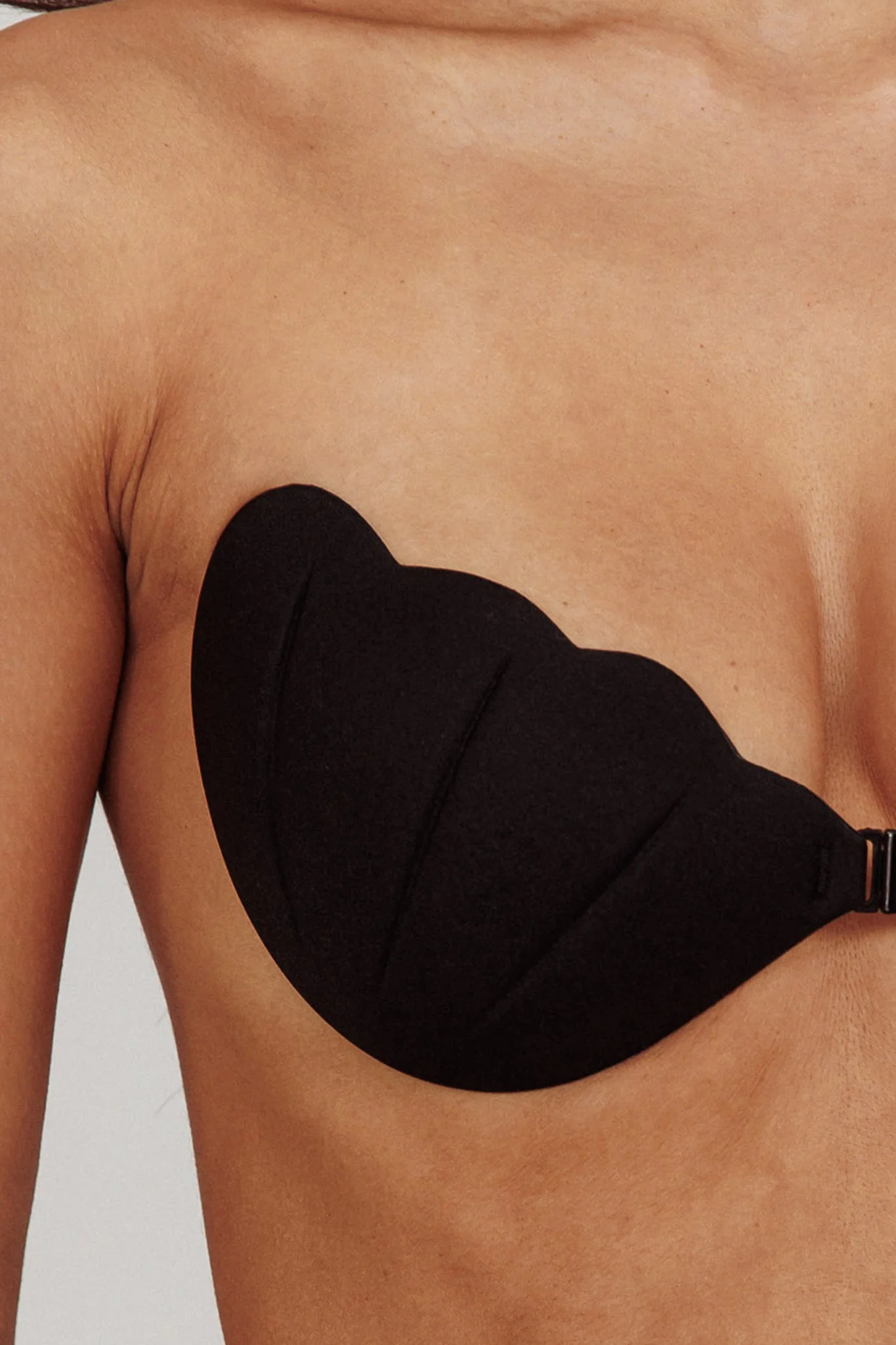 Miracle Scalloped Backless Adhesive Bra Black - Image 2