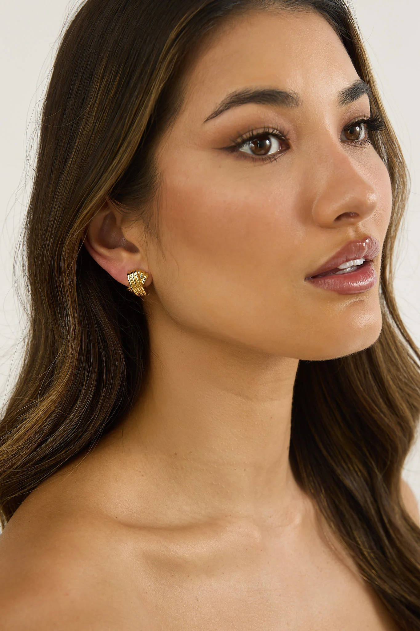 Miya Ridged Criss-Cross Earrings Gold - Image 3