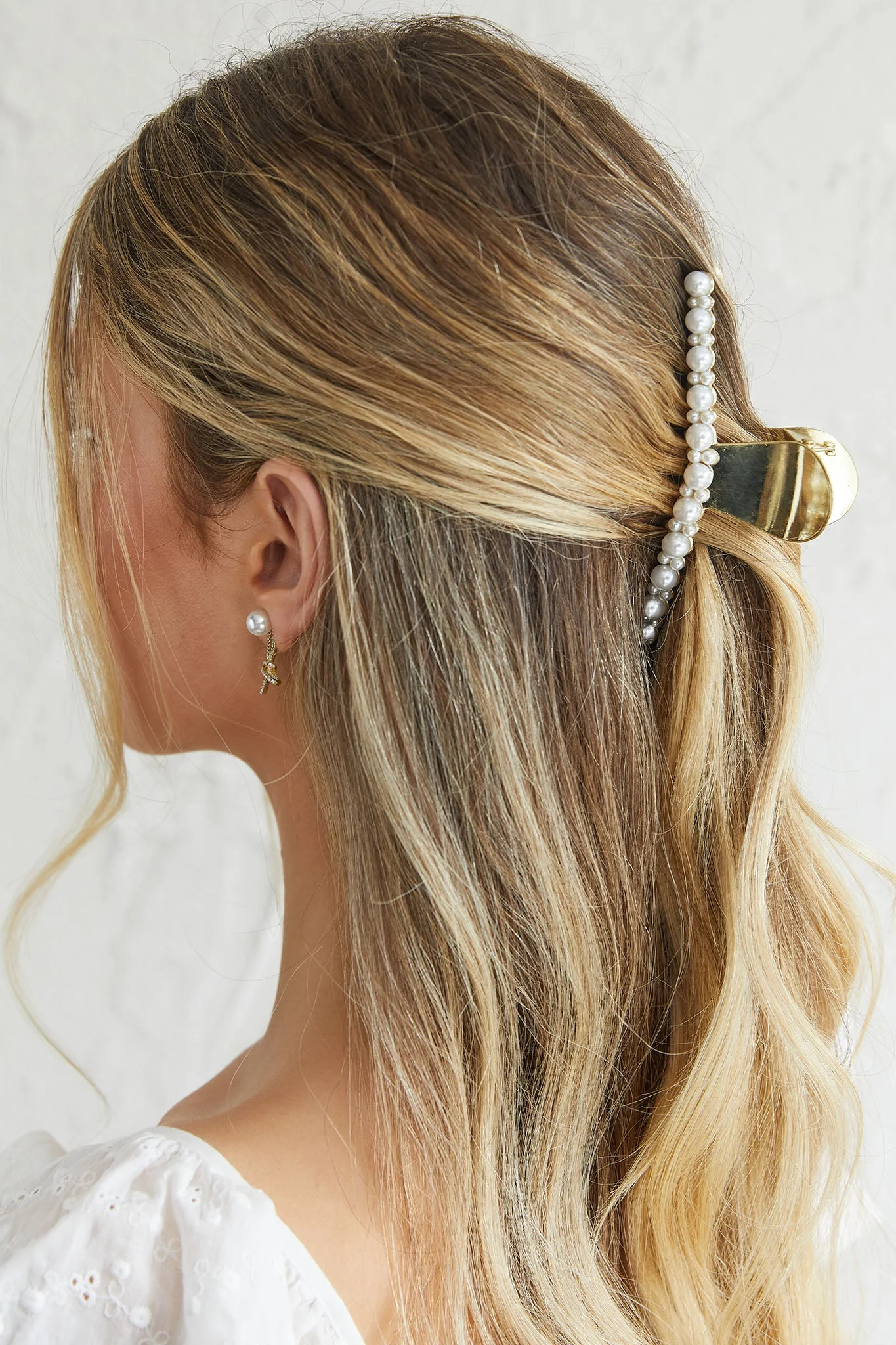 Molly Pearl Claw Clip Gold - Image 3