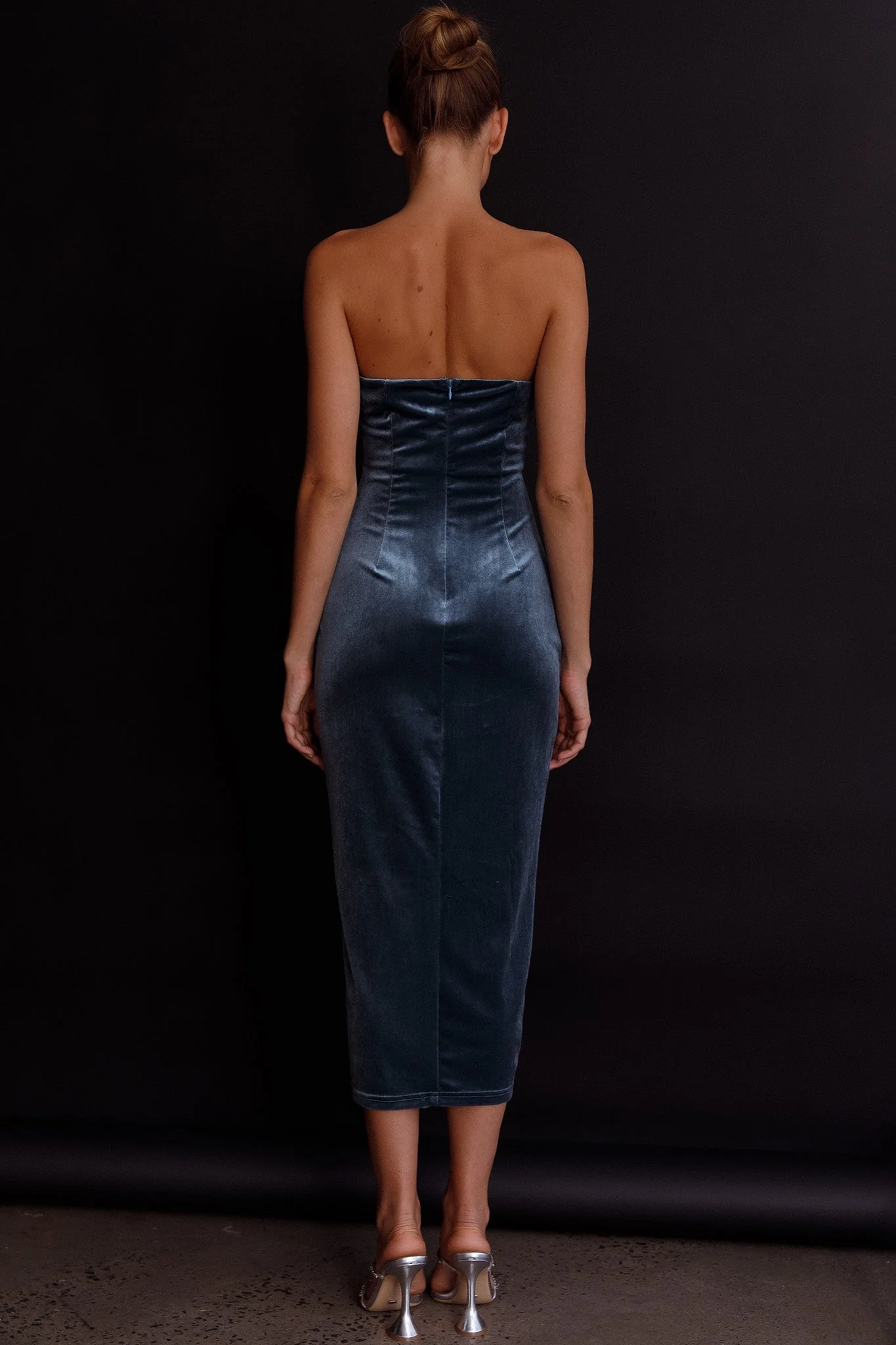 Must Be Fate Velvet Midi Dress Blue - Image 8
