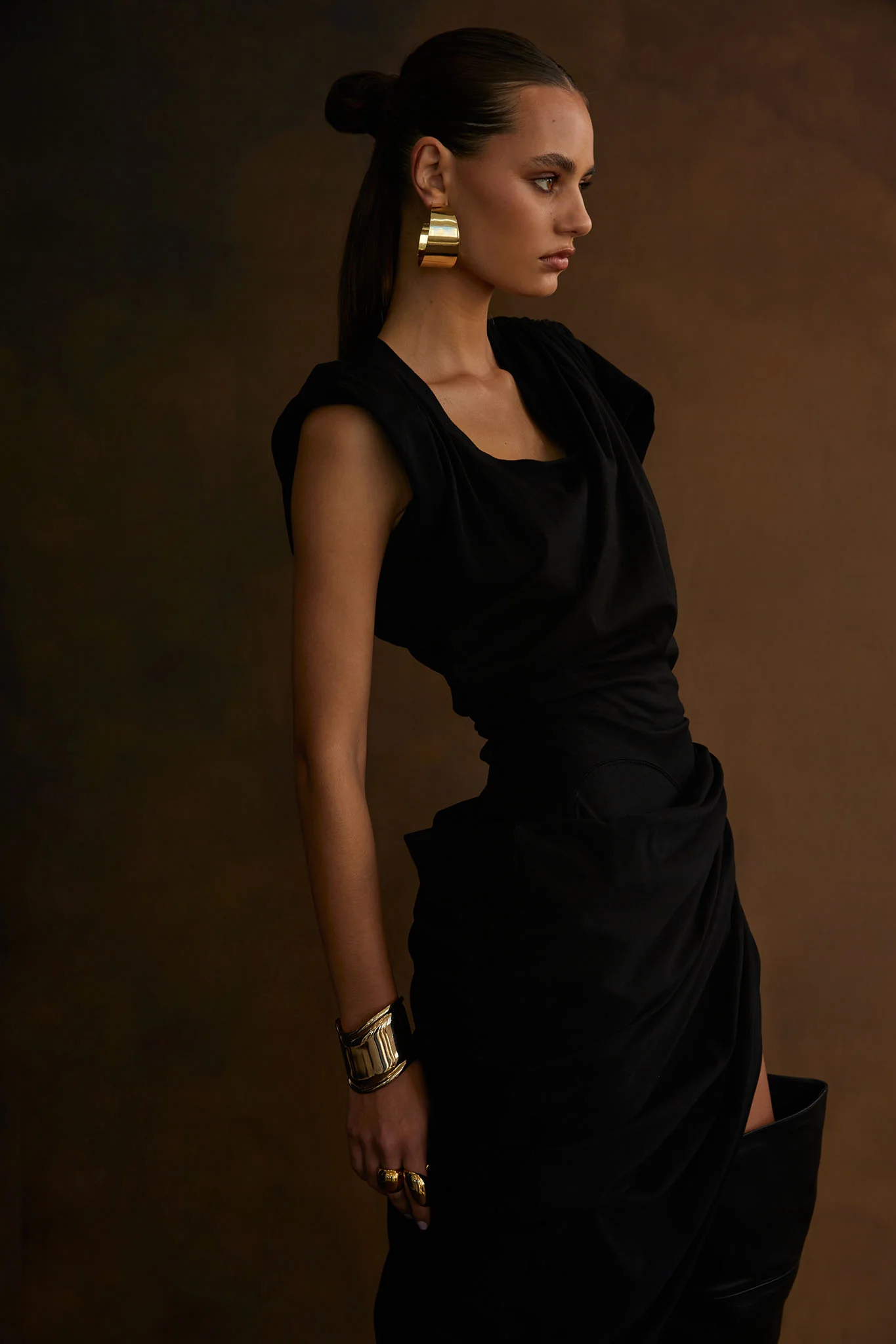 NOAH Wave Cuff Gold - Image 3