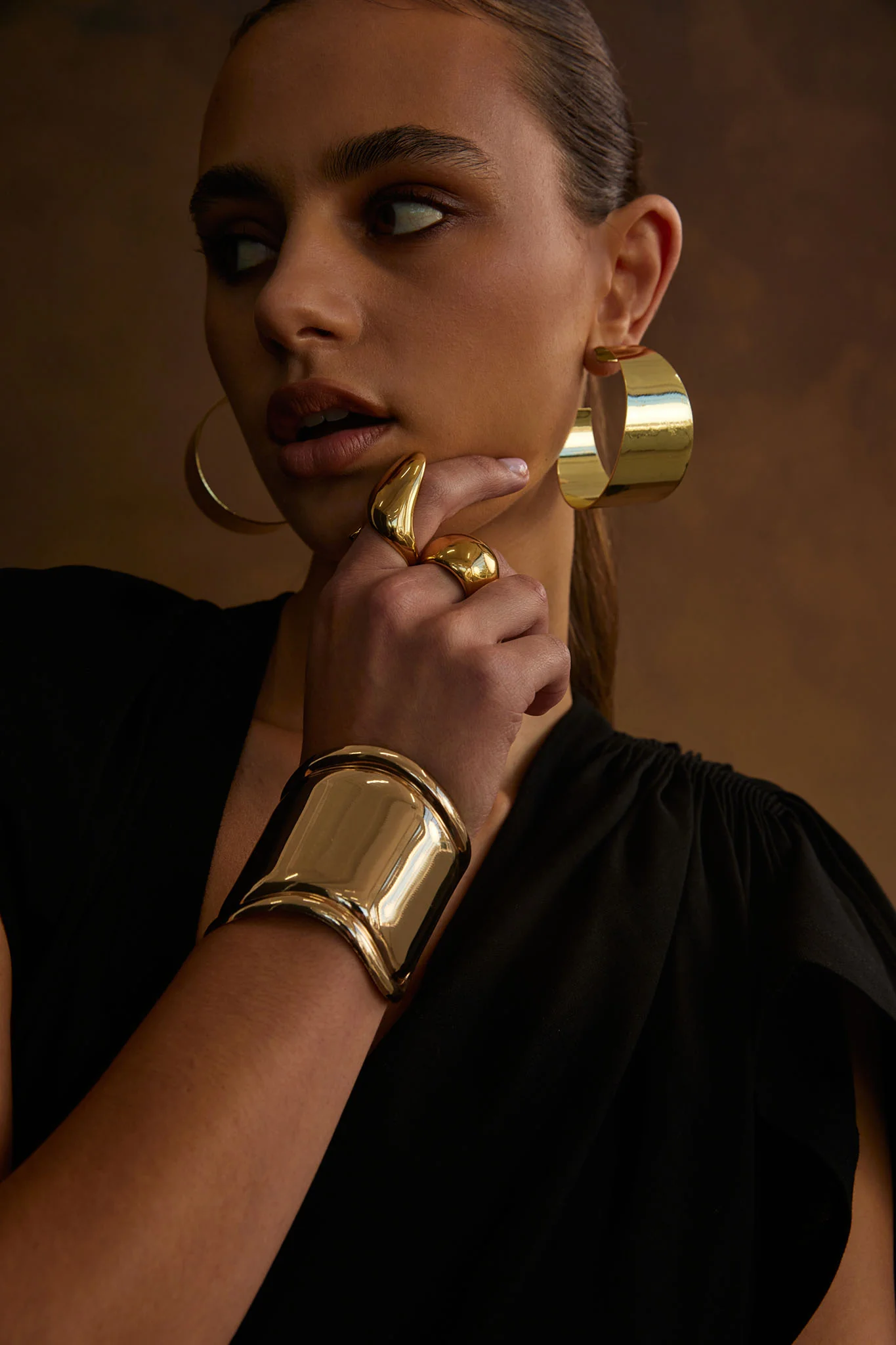 NOAH Wave Cuff Gold - Image 4