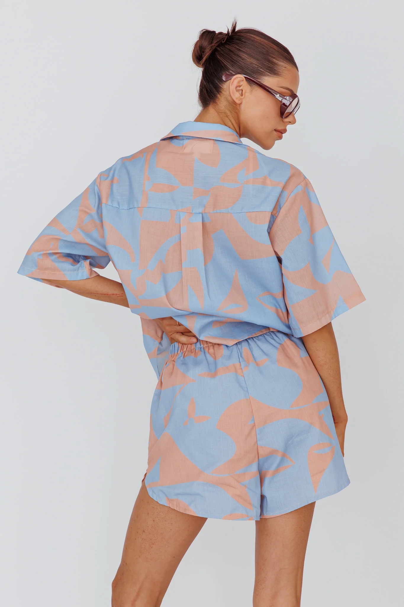 On Vacay Elastic Waist Shorts Print Blue - Image 3