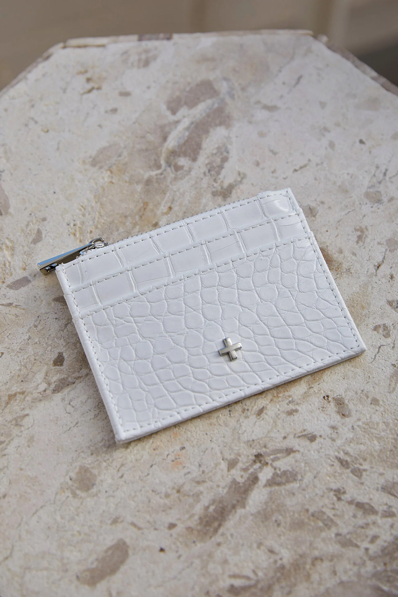Peta And Jain Raya Embossed Card Holder White - Image 2