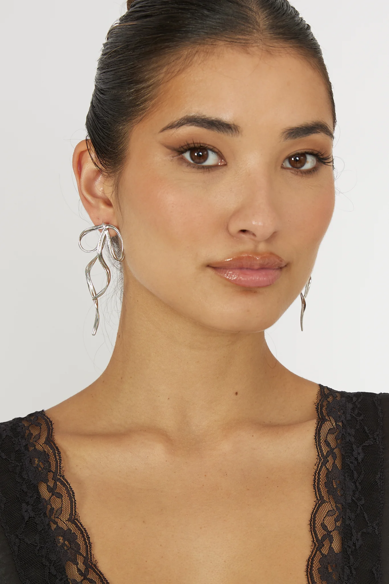 Salut Bow Earrings Silver - Image 3