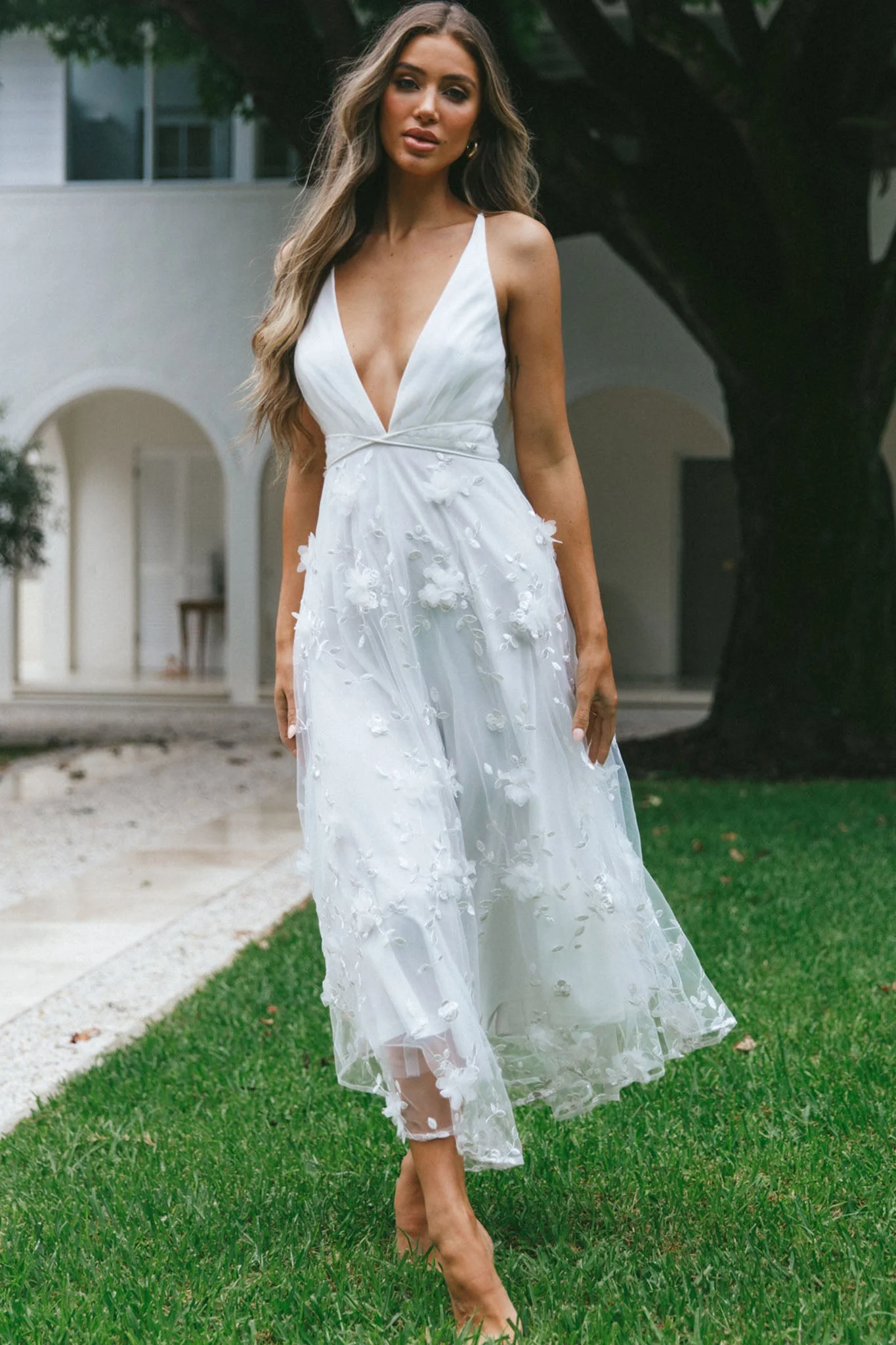 Sheri V-Neckline Embellished Midi Dress White - Image 4