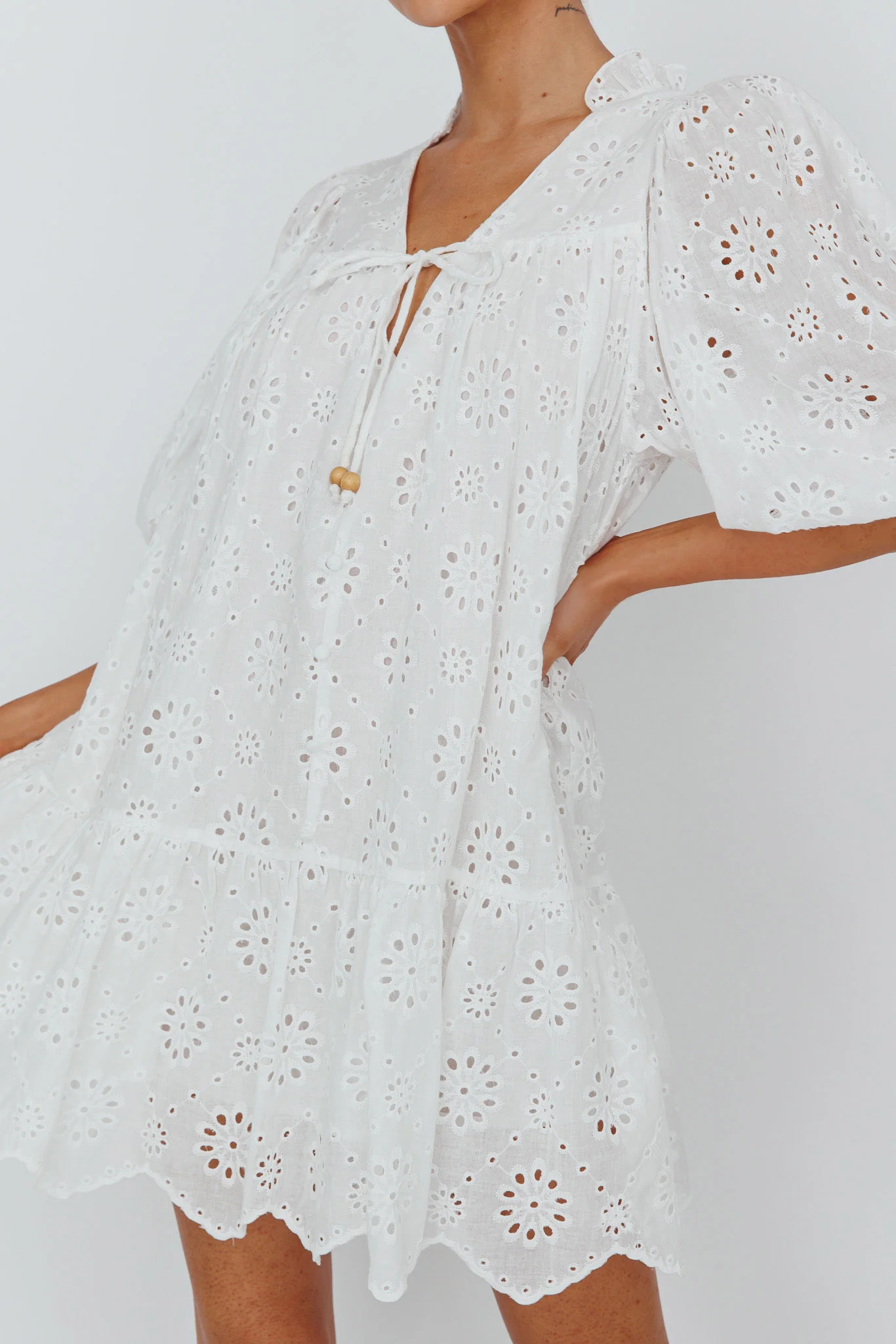 She's A Gem Eyelet Shift Dress White - Image 4