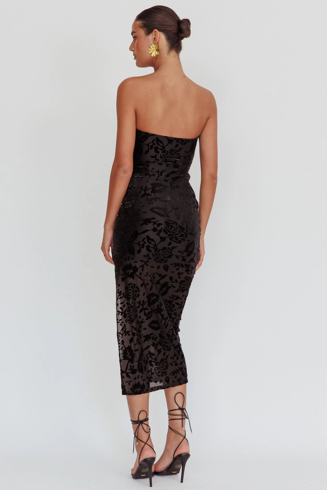 Sing To Me Keyhole Velvet Midi Dress Black - Image 3