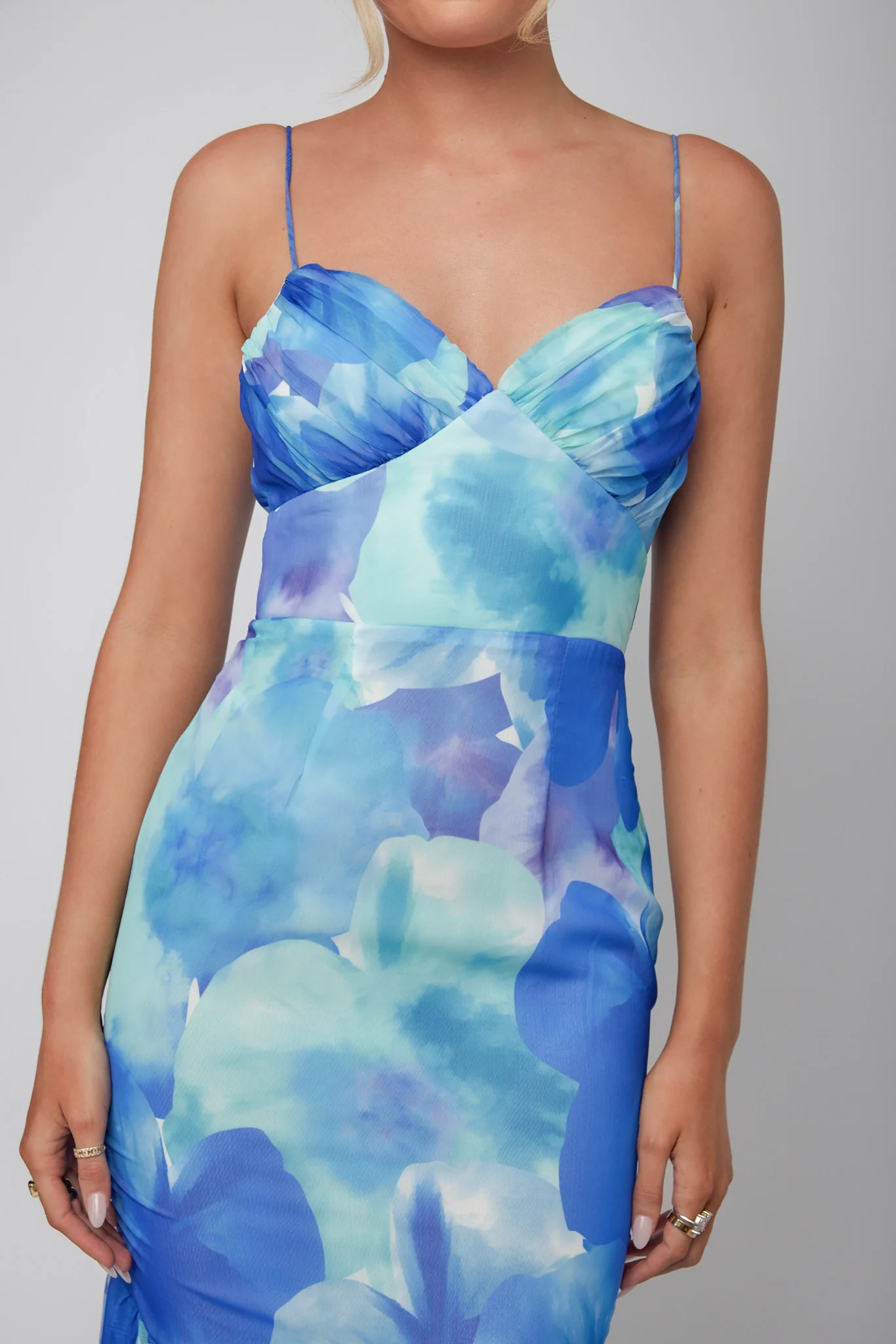 Sunni Low Back Midi Dress Floral Blue - Image 4
