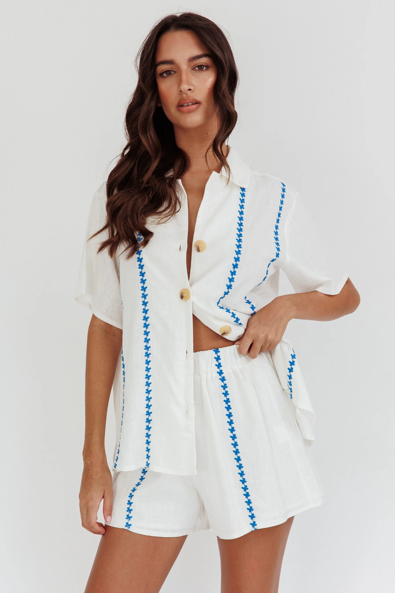 Swing Of Things Elastic Waist Shorts Embroidered White - Image 2