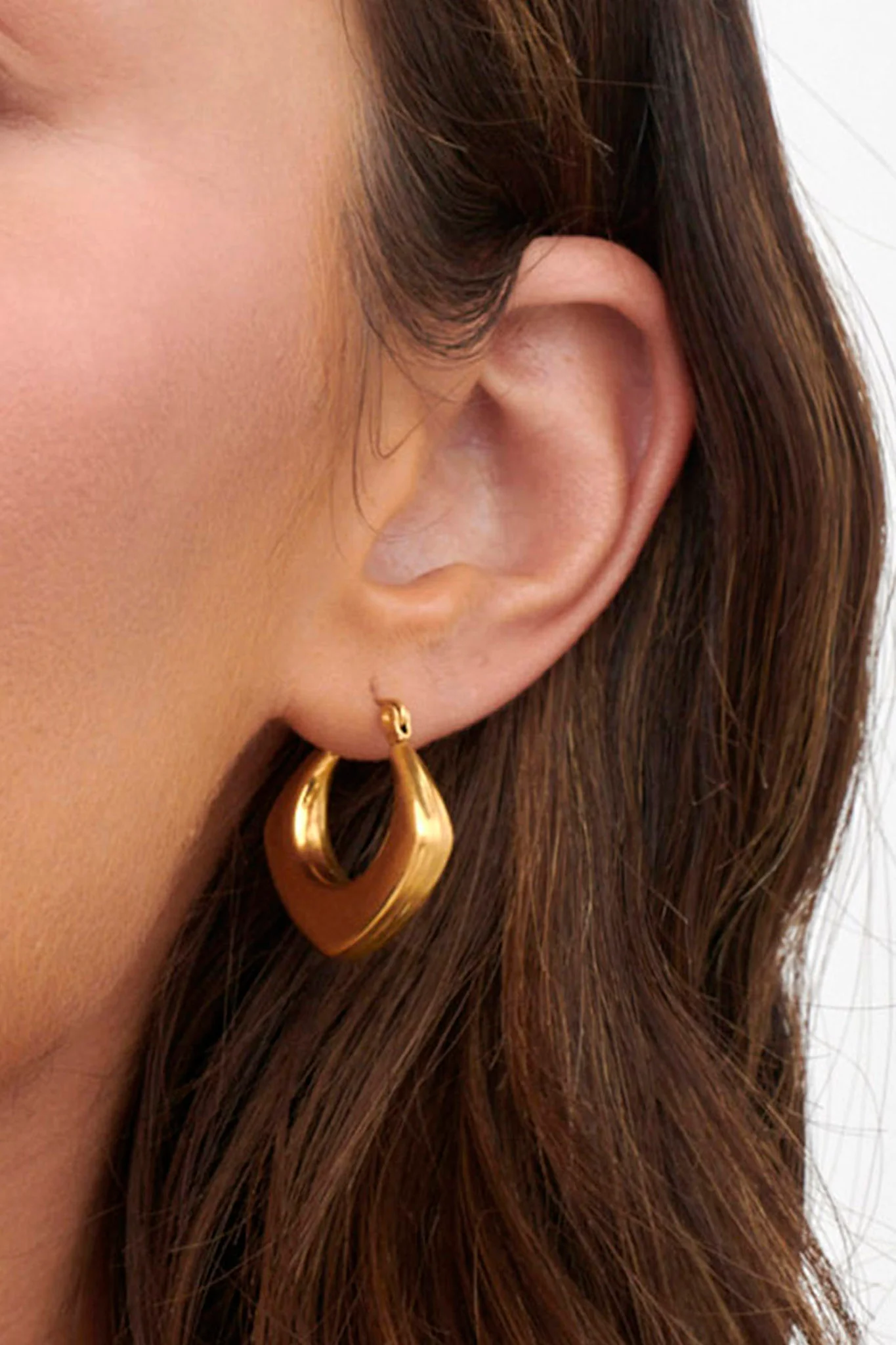 Tilly Geometric Huggie Earrings Gold - Image 2
