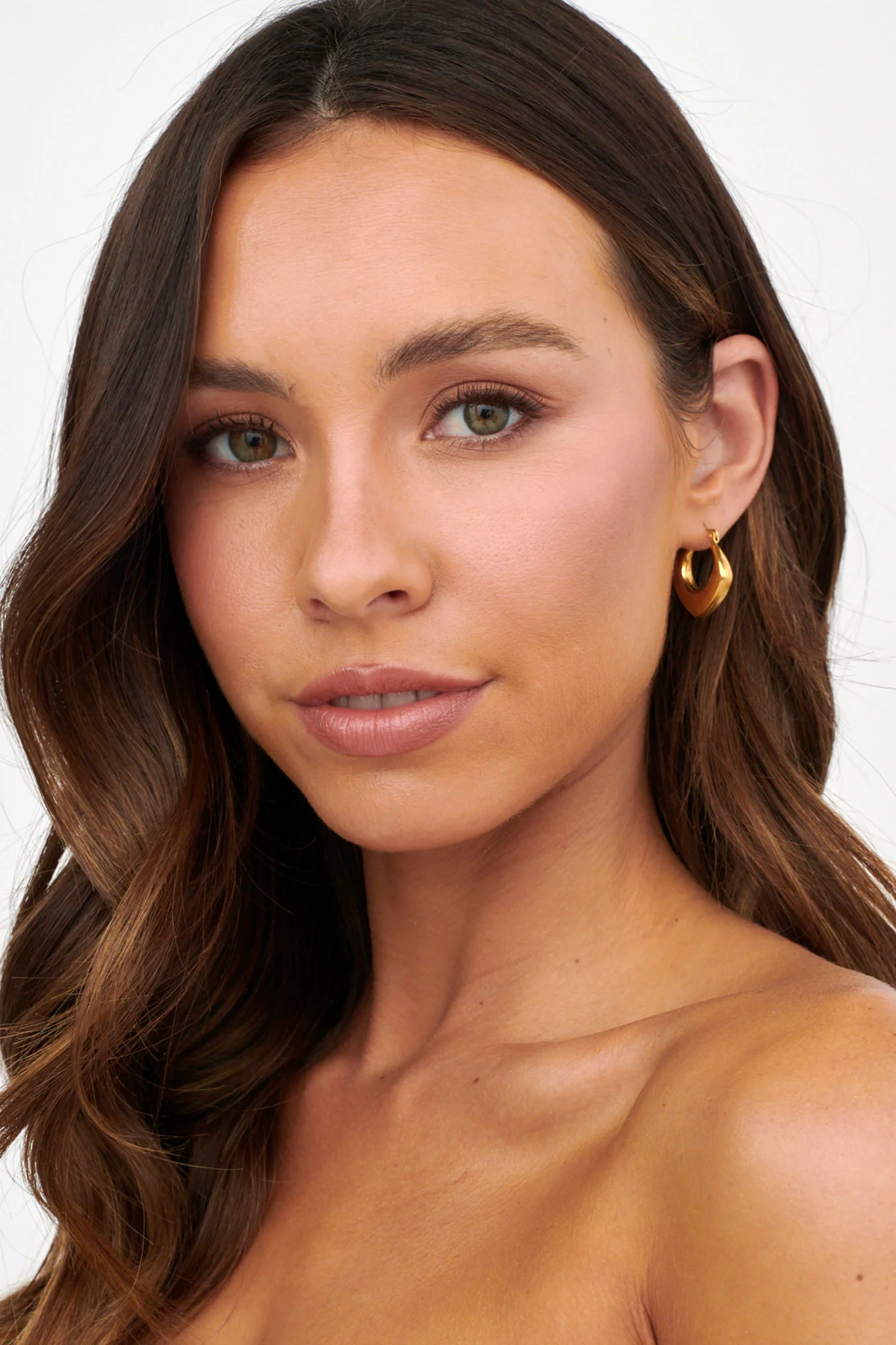 Tilly Geometric Huggie Earrings Gold - Image 3