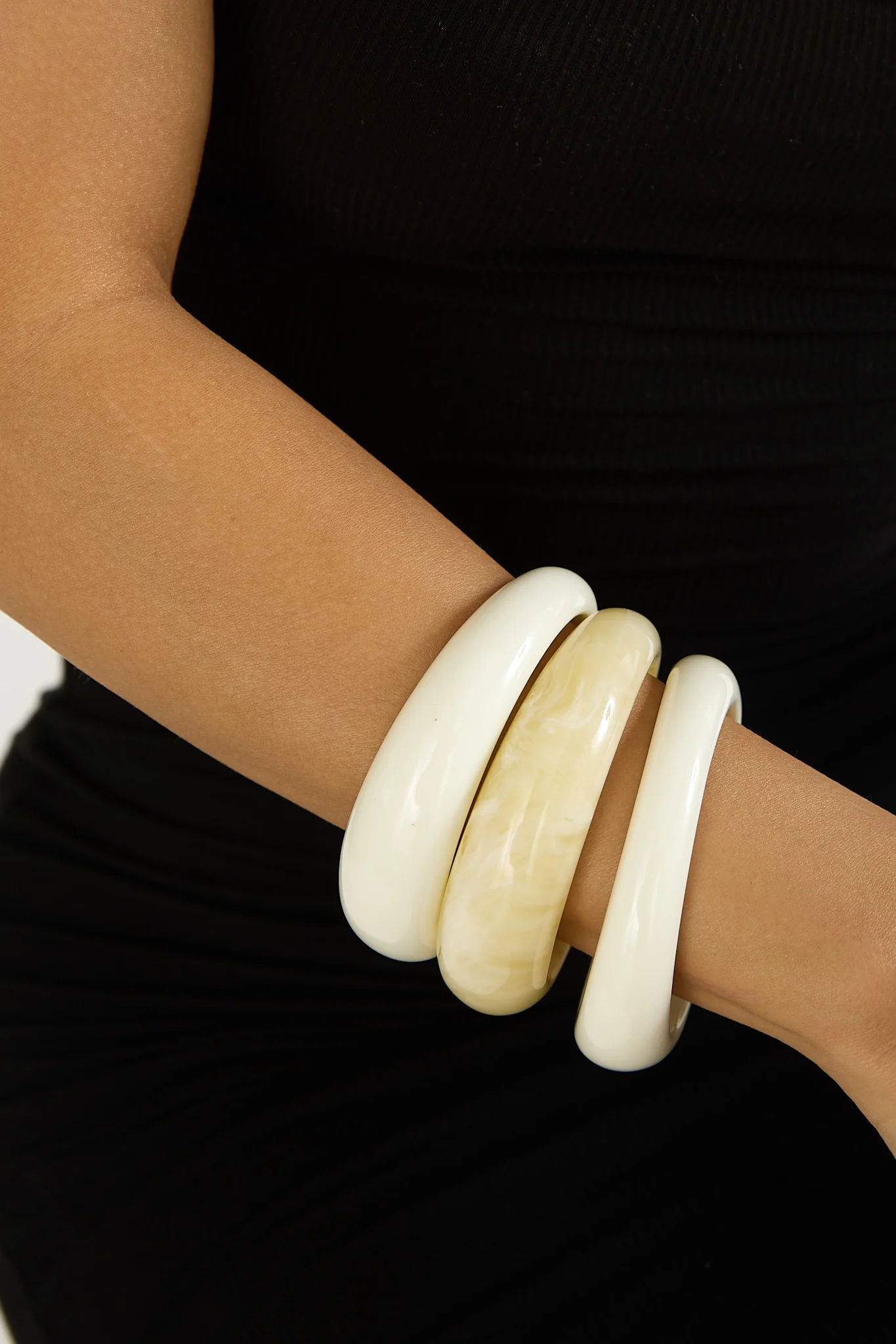 Vionne Irregular Bangles Acrylic Ivory - Image 2
