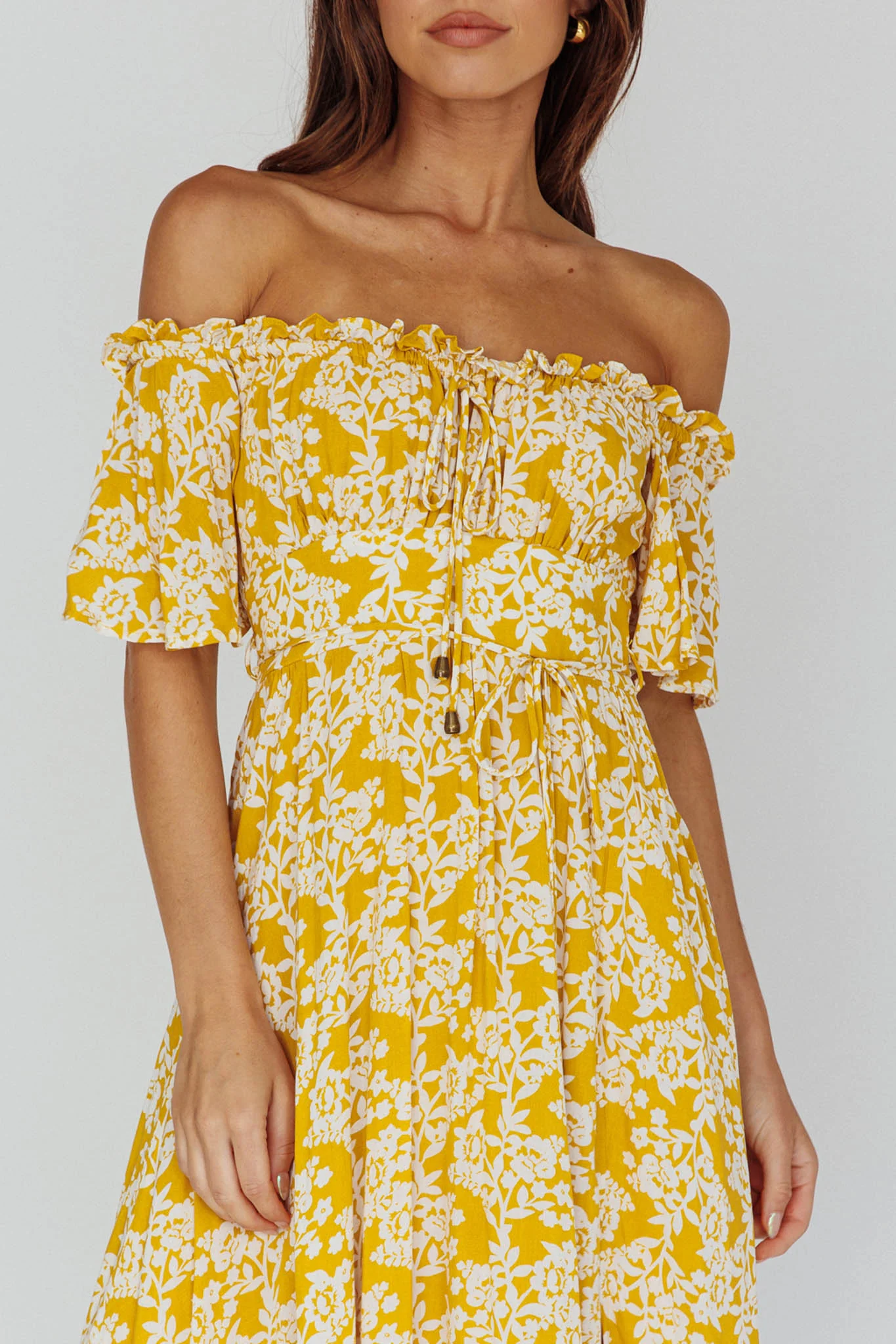 Voyager Off-Shoulder Bell Sleeve Midi Dress Floral Yellow - Image 4