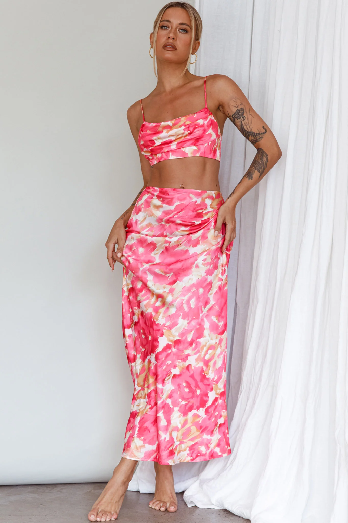 Well Versed Crop Top Abstract Pink - Image 3