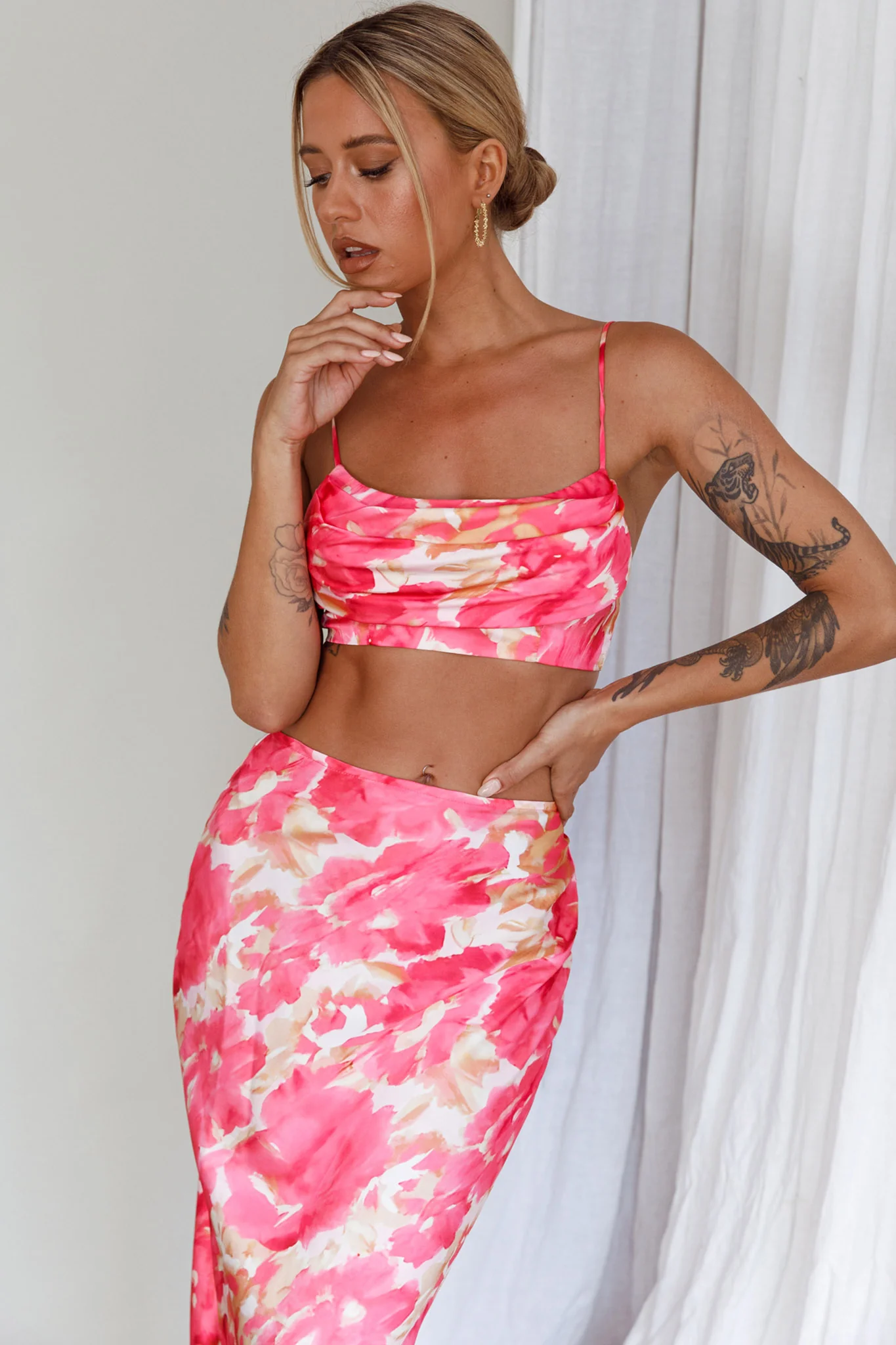 Well Versed Crop Top Abstract Pink - Image 4