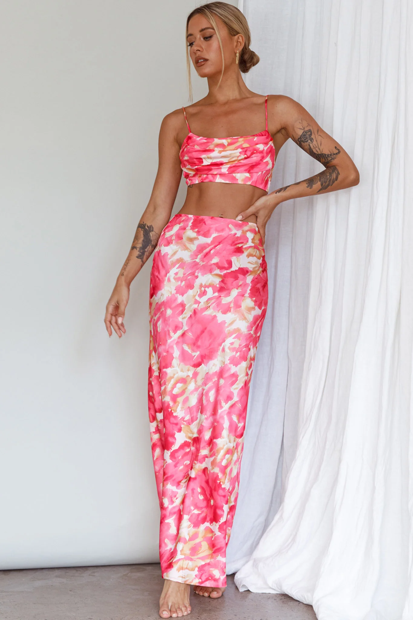 Well Versed Crop Top Abstract Pink - Image 5
