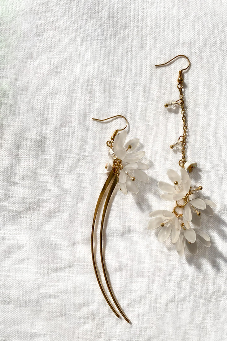 Willah Cascading Flower Bead Earrings White - Image 3