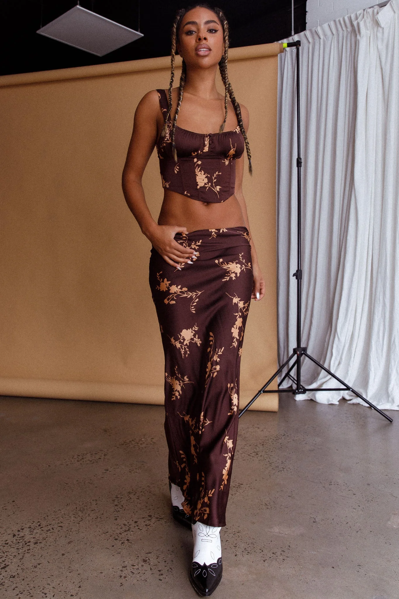 Zerah Crop Top Floral Brown - Image 3